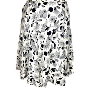 Jones New York Vintage White / Black Floral 100% Silk A-Line
Skirt Women’s Sz 10